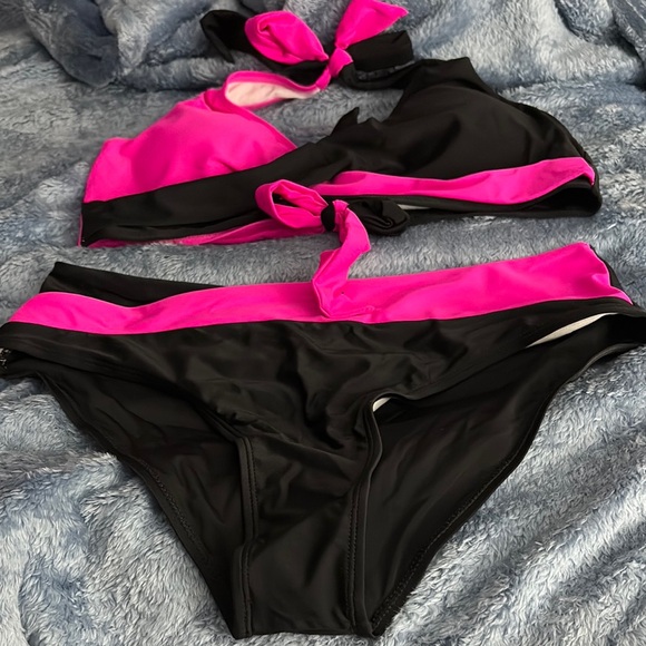 Bold Pink and Black Bikini Set - Picture 1 of 3